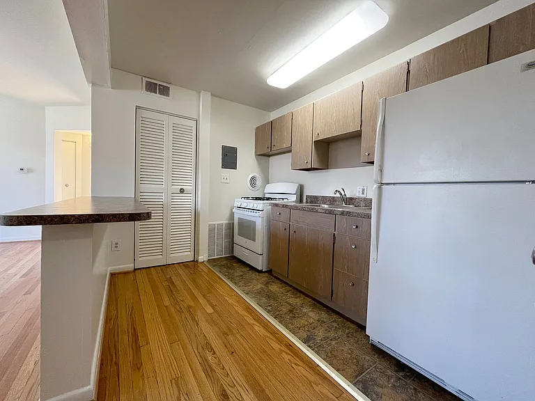 HIckory Heights Apartments — Photo 25