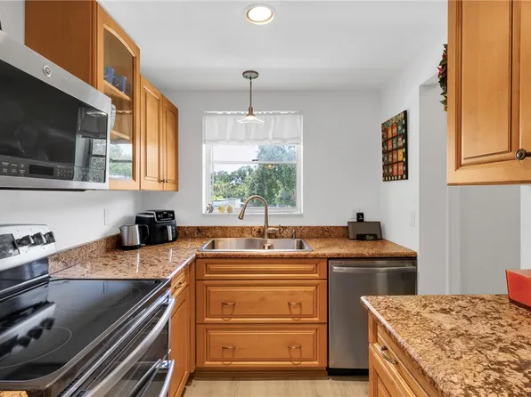 1100 Ponce De Leon Cir APT E201, Vero Beach, FL 32960