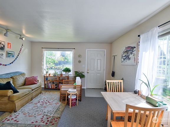 5th image of 231 Thomas Street NW