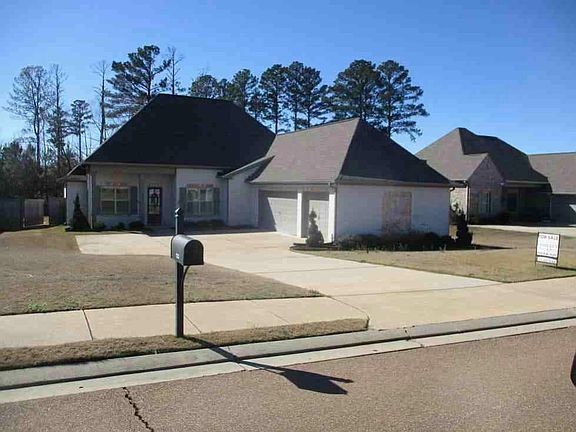 3rd image of 123 Freeland Ln