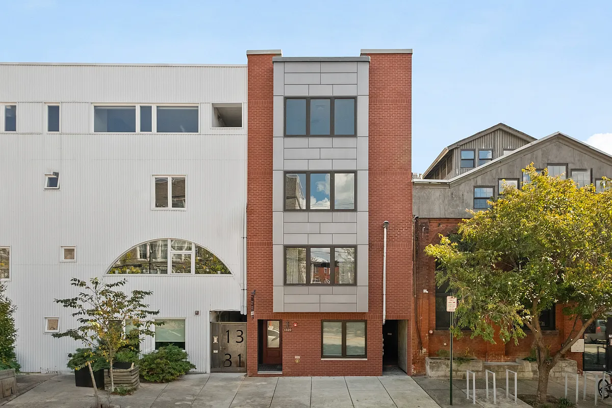Building Photo - 1329 N Randolph St #4
