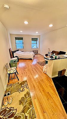4th image of 160 W 75th St APT A