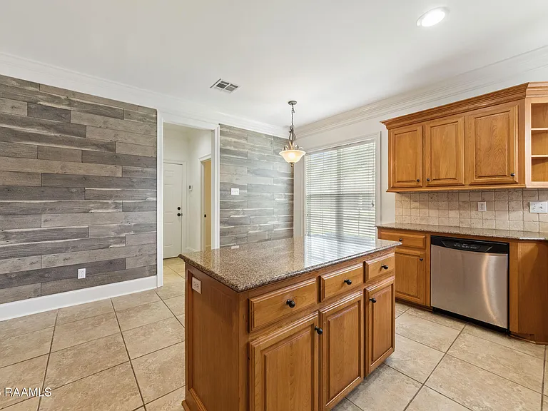 100 Shumard Dr — Photo 19