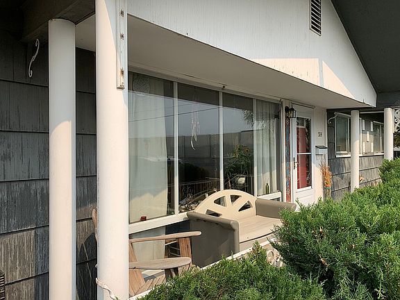 2nd image of 504 S Hawthorne Dr