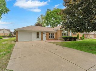 27853 Johnson Rd, Grosse Ile, MI 48138