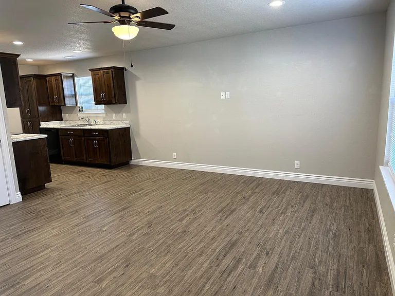 603 S High Ave #A — Photo 3
