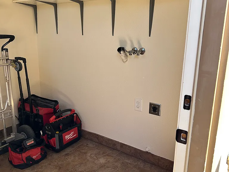 Iverson Cir — Photo 6