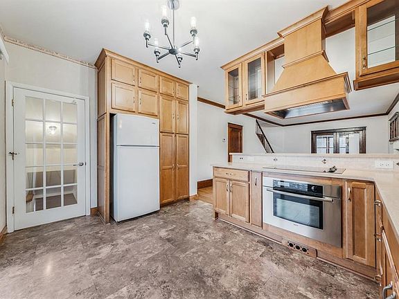 5th image of 1721 W Main St