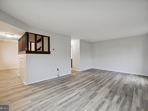 4th image of 108 Continental Dr #281