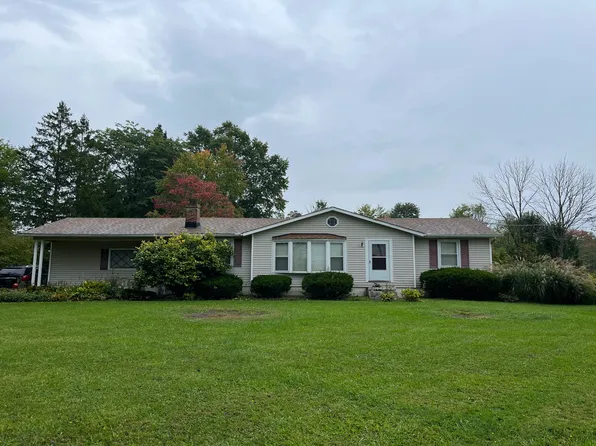 17785 Snyder Rd, Chagrin Falls, OH 44023