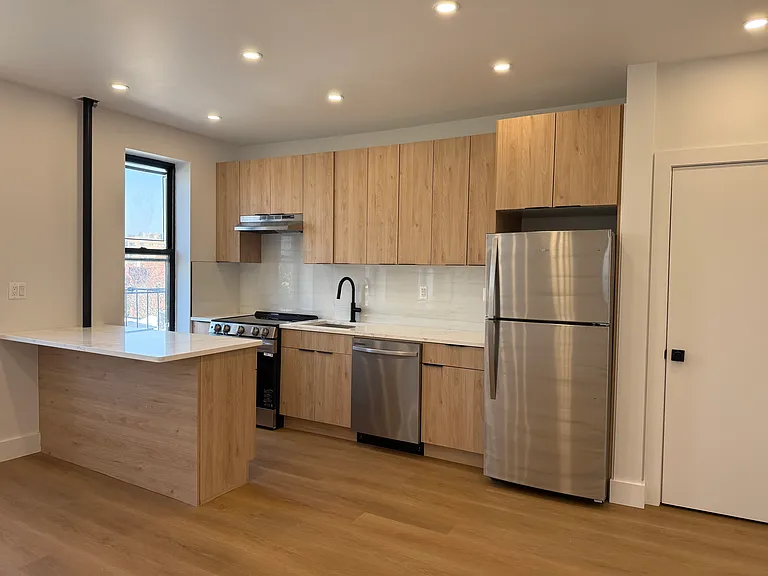 350 7th St #D3 — Photo 3