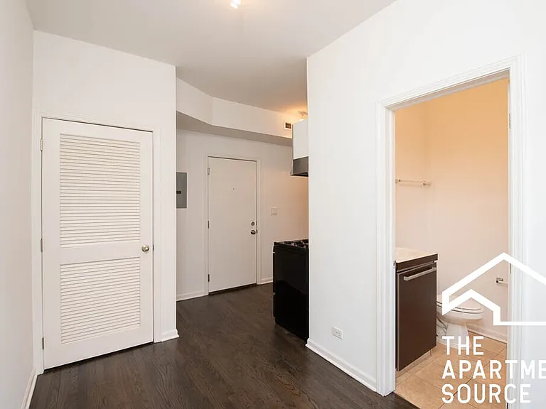 5054 N Winthrop Ave #208 — Photo 4