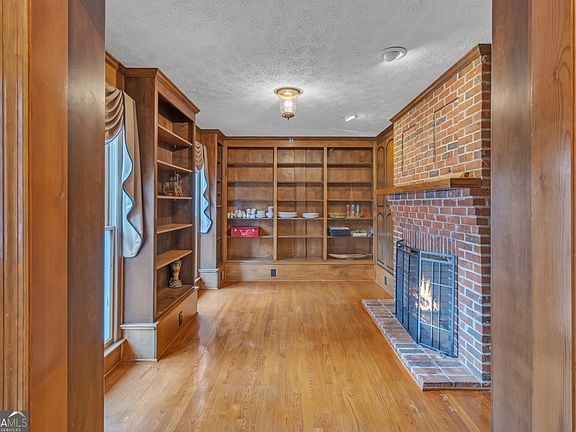 5th image of 838 Conyers Rd