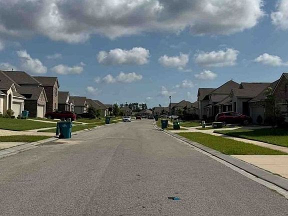 Exterior Neighborhood (street photo)