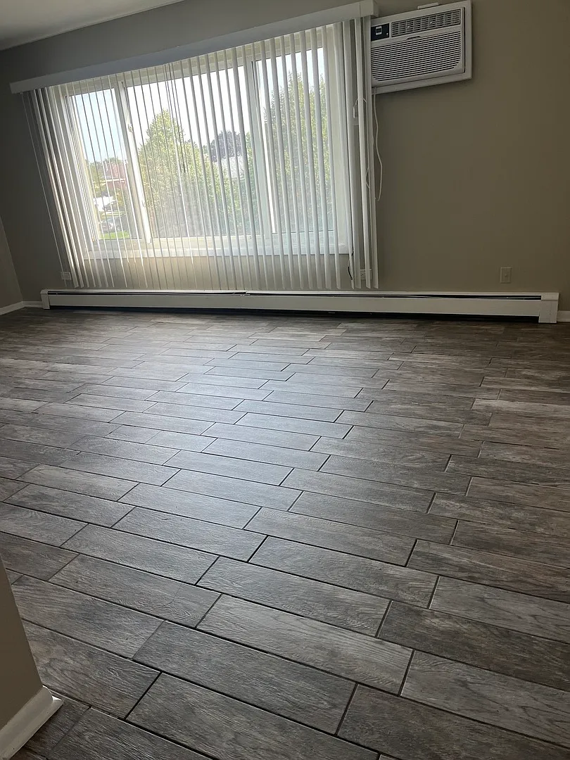 2 bed, 900 sqft, $1,650 — Photo 2