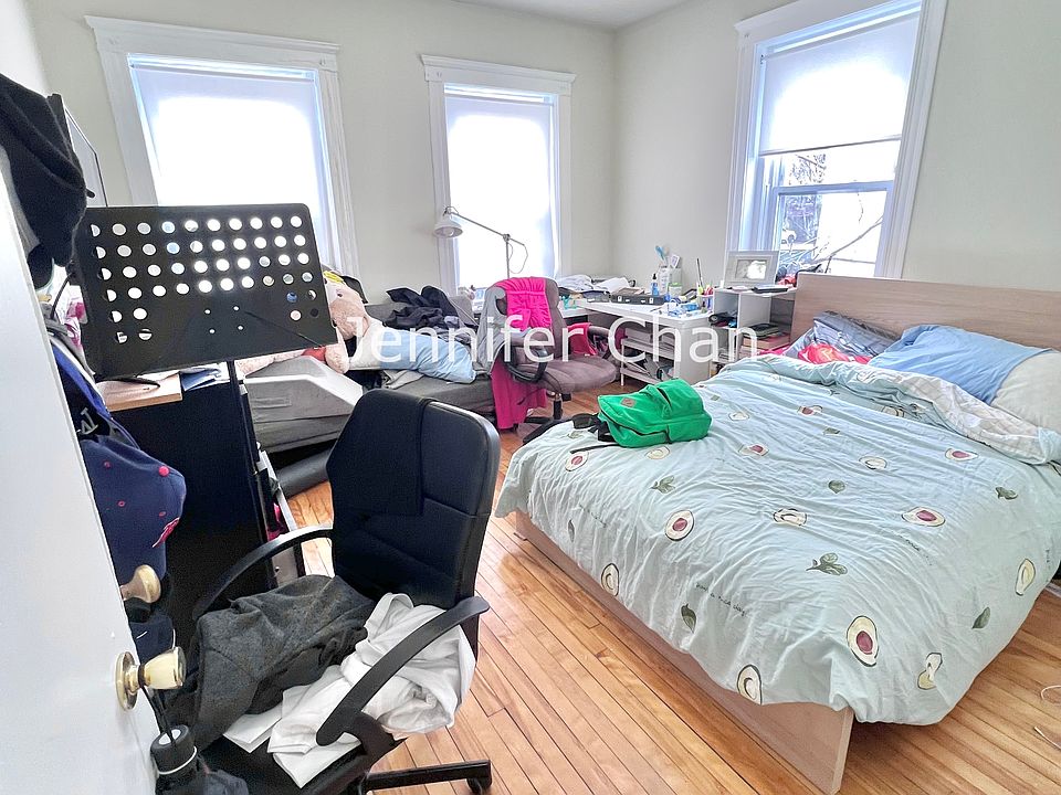 1st image of 161 Kelton St #8