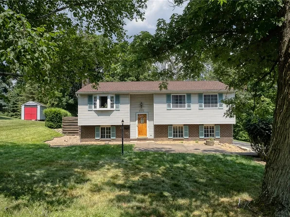 689 Fruitwood Dr, Bethel Park, PA 15102