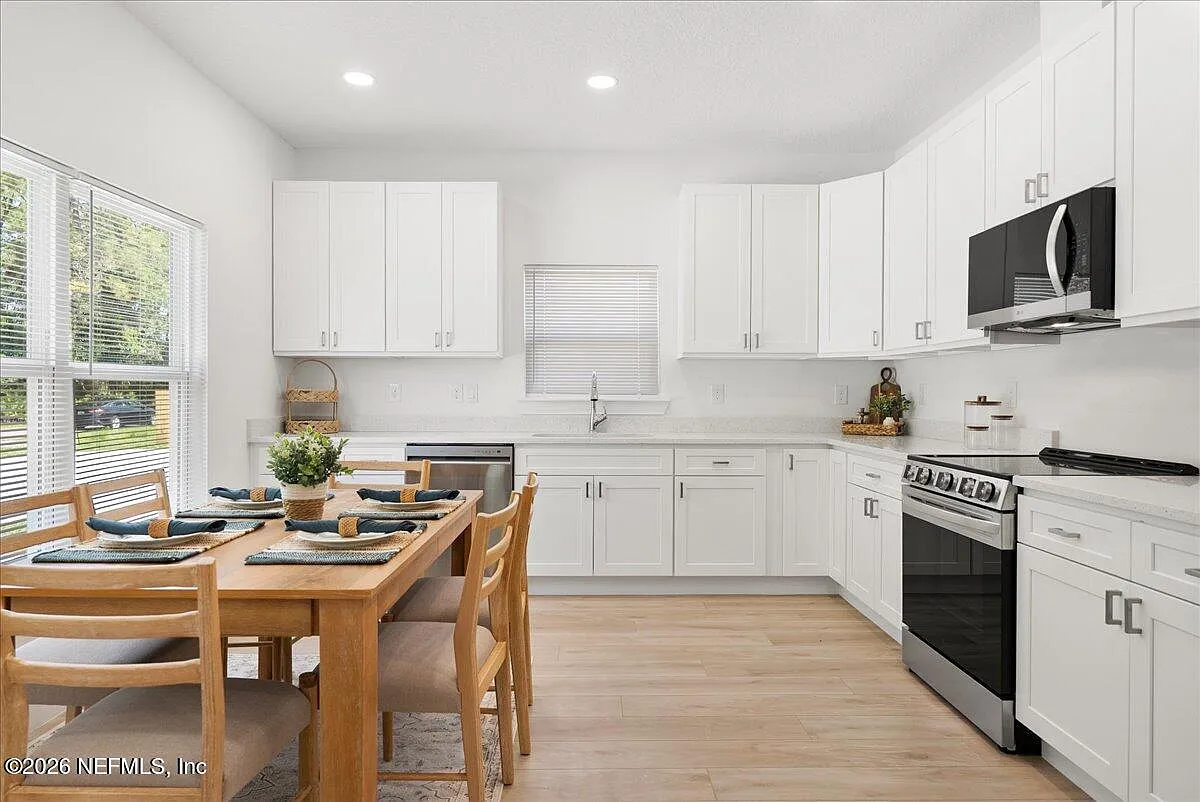 1 bed, 1.0 bath, 264 sqft, $1,200 — Photo 1
