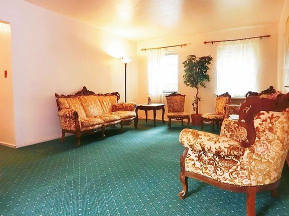 4th image of 4715 216th St APT 1C