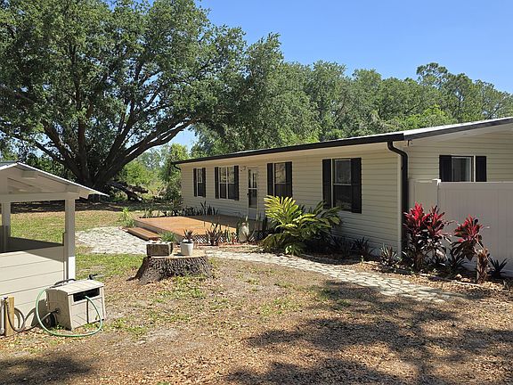 Front of Home
"Charming renovated manufactured home on a gated half-acre lot."