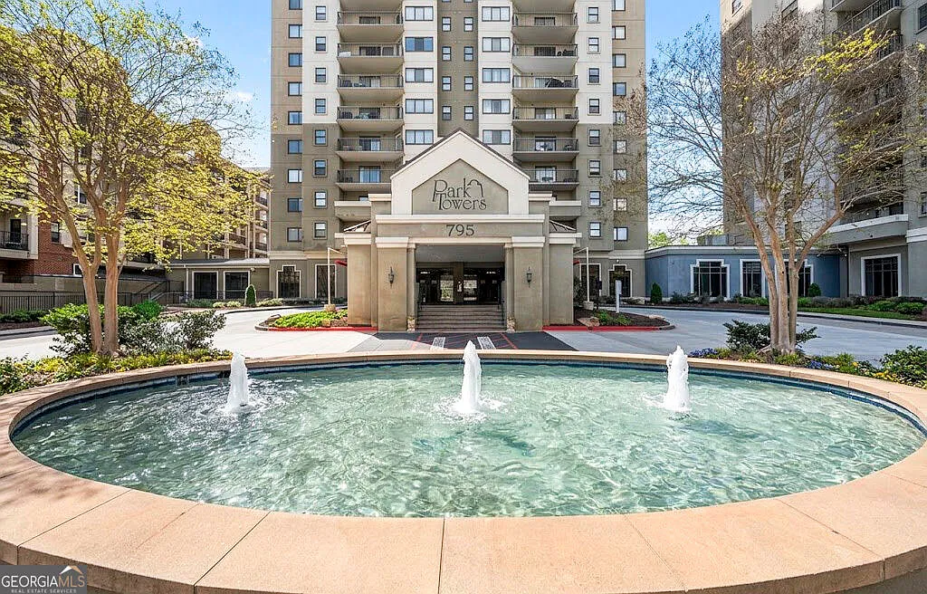2 bed, 1.0 bath, 958 sqft, $1,800 — Photo 1