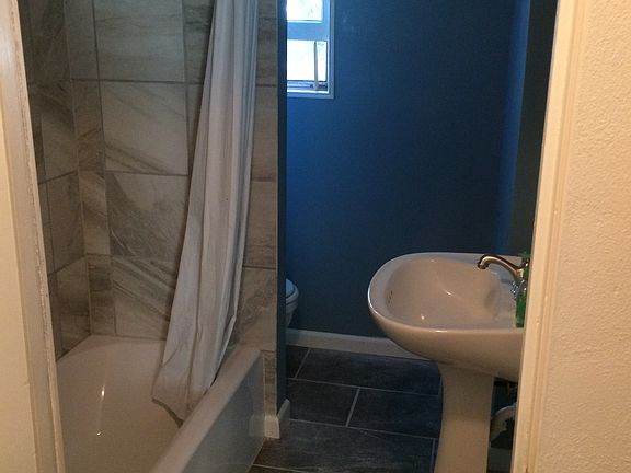 Main floor full bathroom