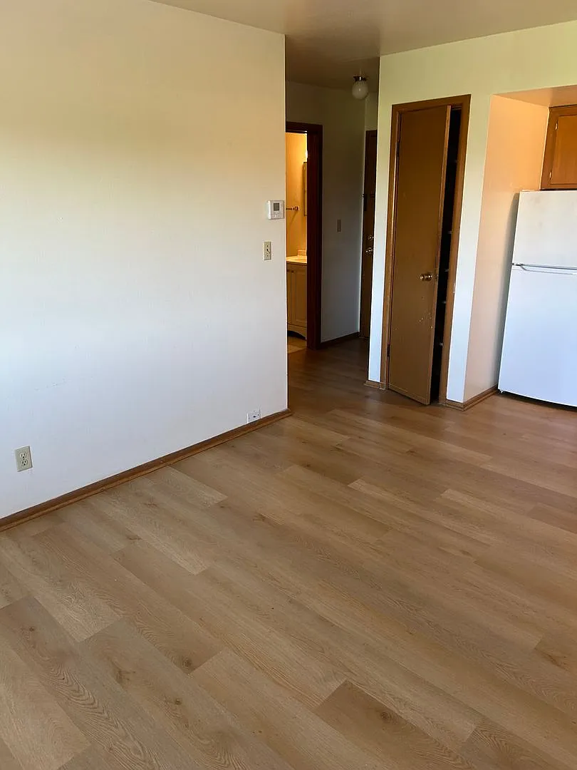 4215 S Vermont Ct — Photo 3