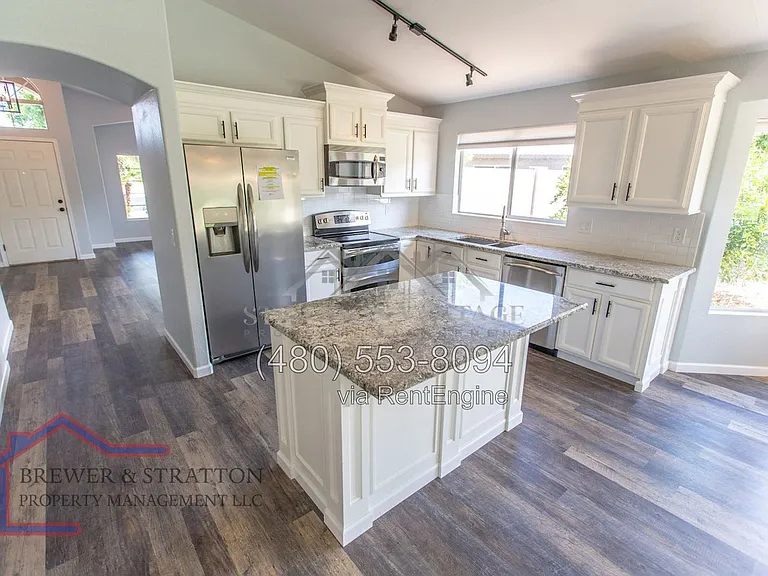 689 W Constitution Dr — Photo 12