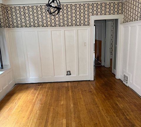 3rd image of 3757 Blaine St