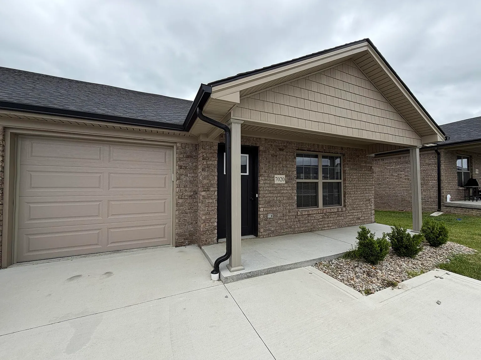 3 bed, 2.0 bath, 1250 sqft, $1,750 — Photo 2