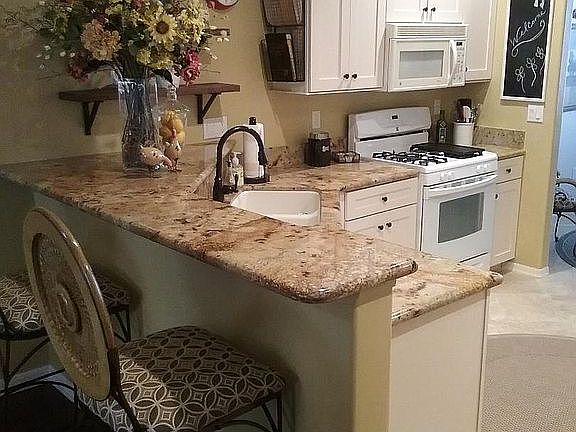 Kitchen breakfast bar