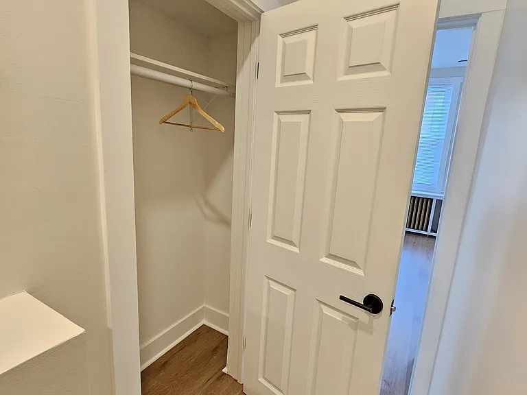 2525 E Madison St — Photo 8