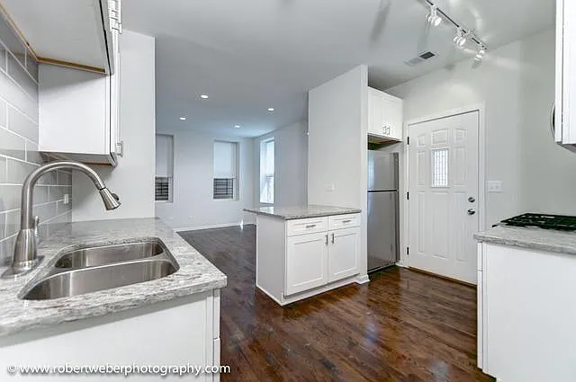 Building Photo - 3328 N Ashland Ave #1R