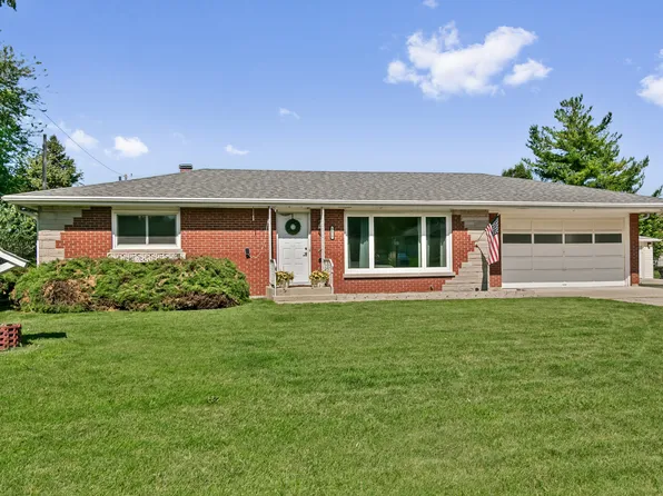 1870 Elizabeth Ln, Aurora, IL 60505