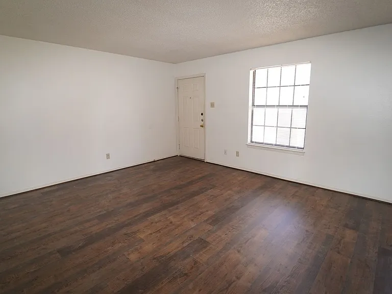 511 W Oak St #14 — Photo 5