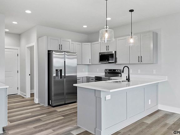 3rd image of 447 105th St