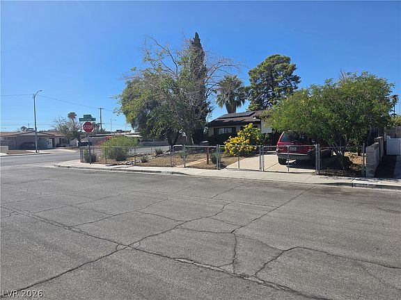 2nd image of 5289 Reeder Cir