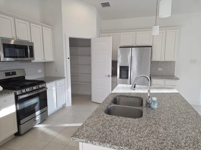 150 Elisha Dr — Photo 4