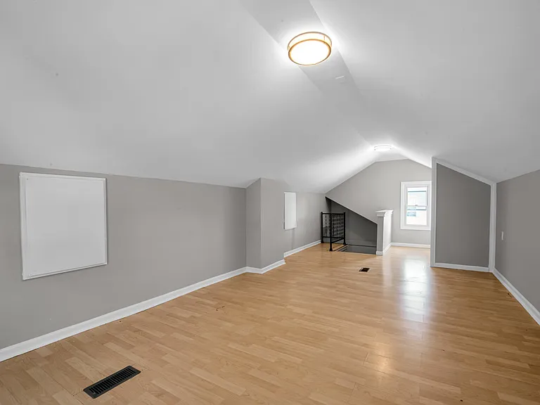 429 Linden Ave — Photo 14