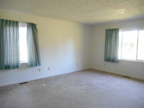 3rd image of 136 N County Road 790 W