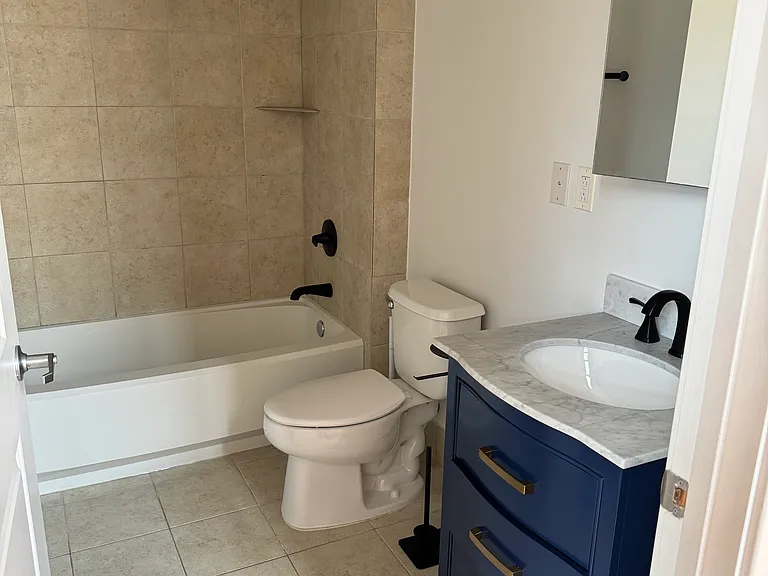 2301 Champlain St NW — Photo 8