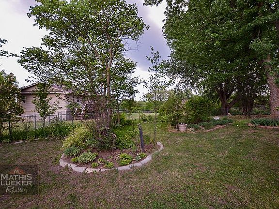 5th image of 8823 Rolling Hills Cir