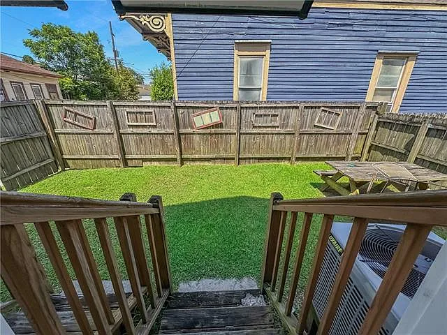 2033 Jackson Ave — Photo 10