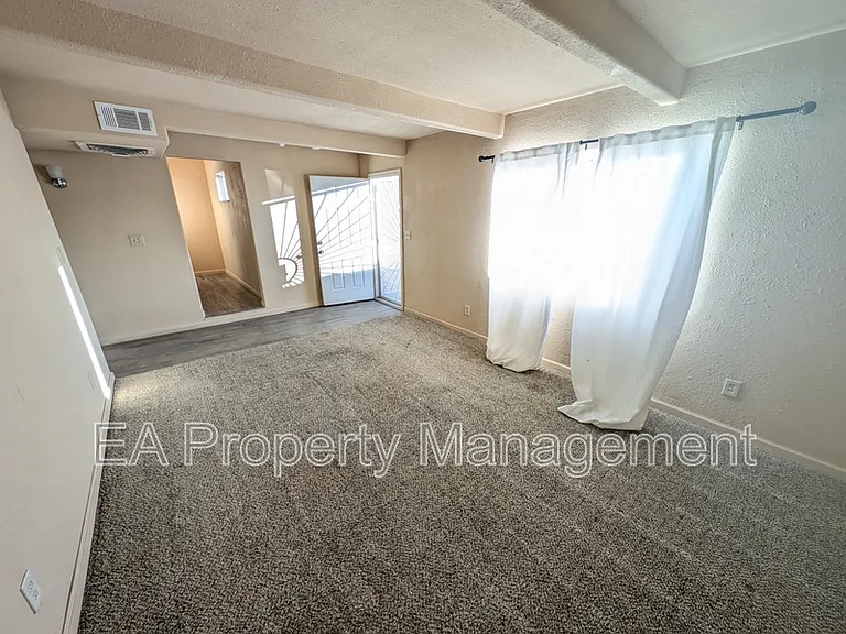 212 65th St NW — Photo 3