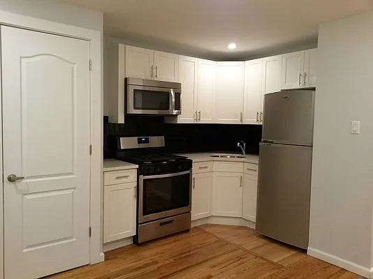 Rented by Zuz Realty | media 30