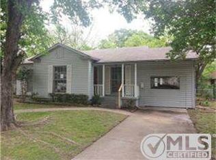 607 W Lake St, Ennis, TX 75119