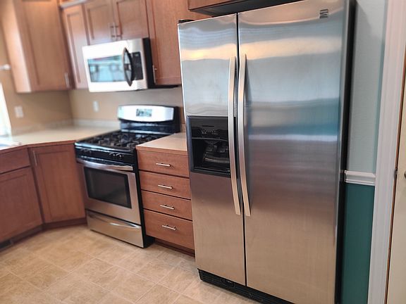 3rd image of 763 NE Glenridge Ct