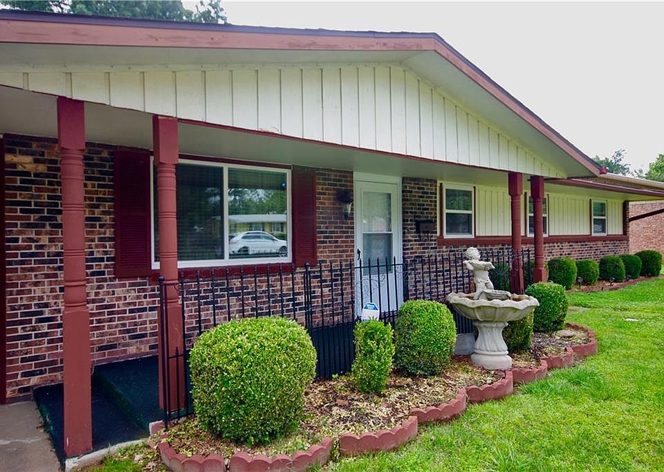 1st image of 813 Hinshaw Dr