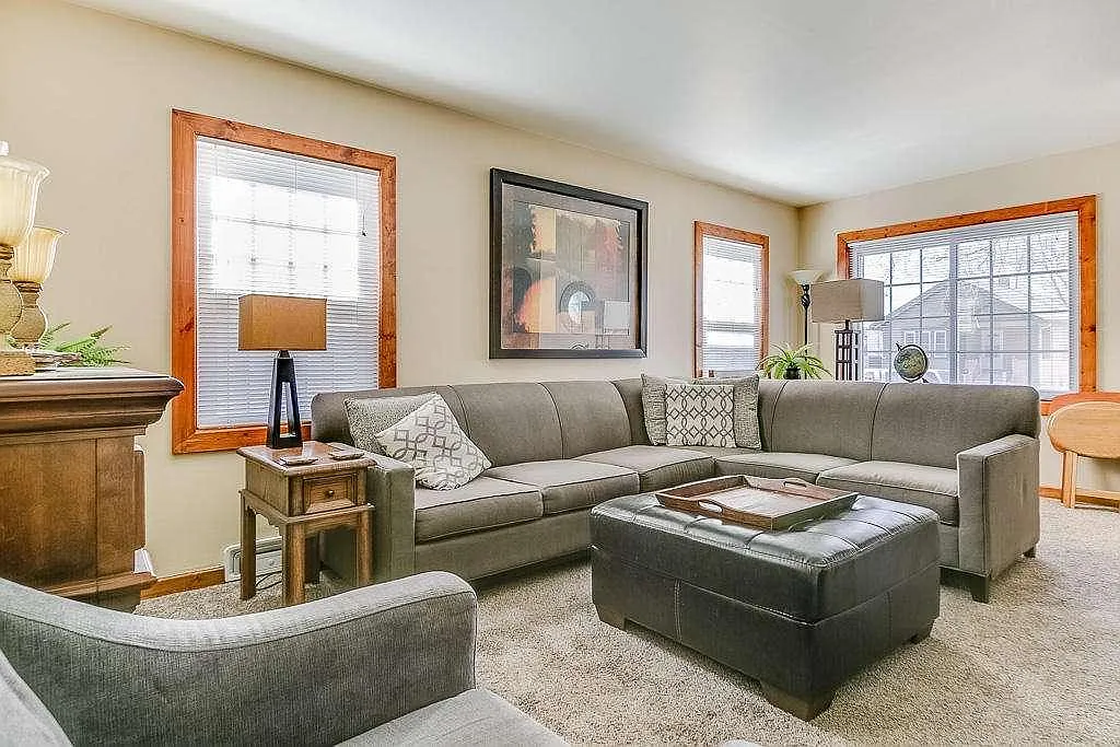 3 bed, 1584 sqft, $2,395 — Photo 3