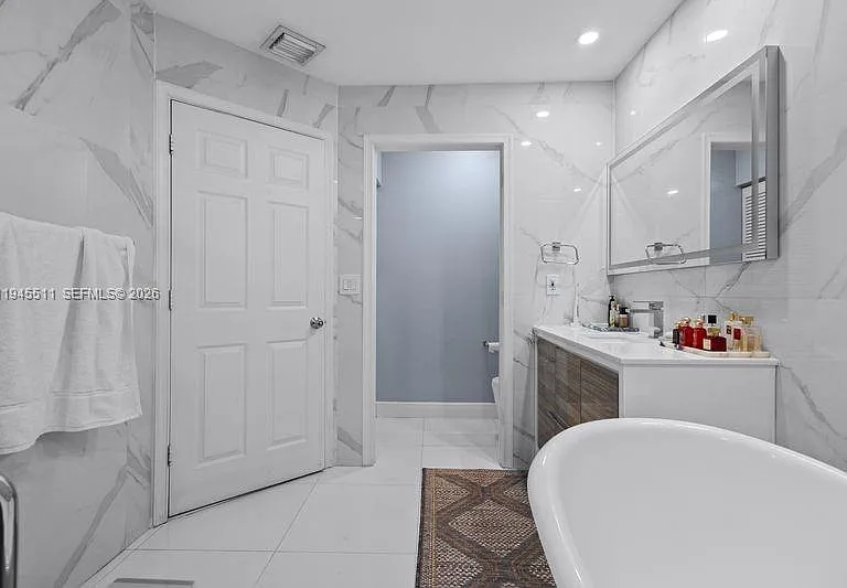 6952 NW 27th Ct — Photo 5
